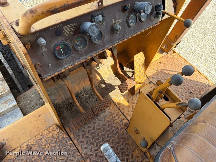 image for item FU4675 1986 Case 850D dozer
