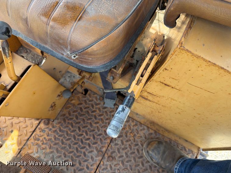 image for item FU4675 1986 Case 850D dozer