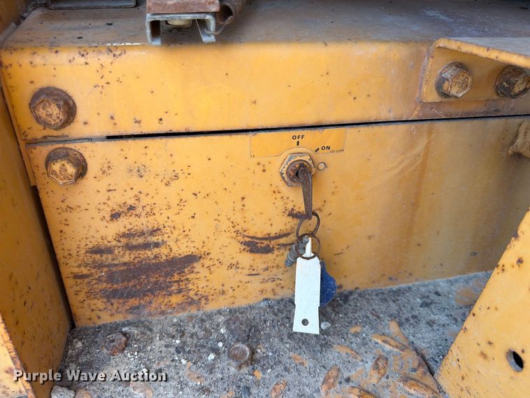 image for item FU4675 1986 Case 850D dozer
