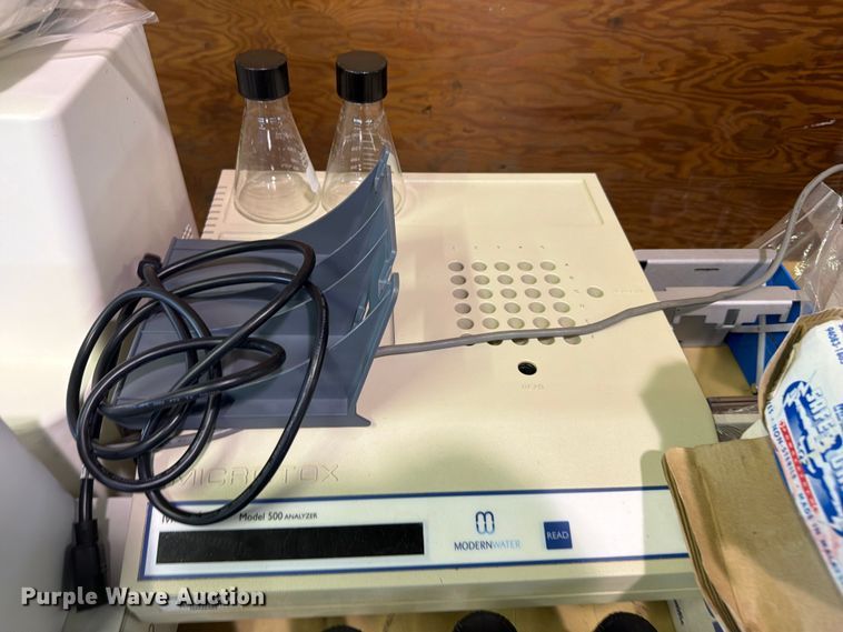 image for item FU5004 Lab equipment