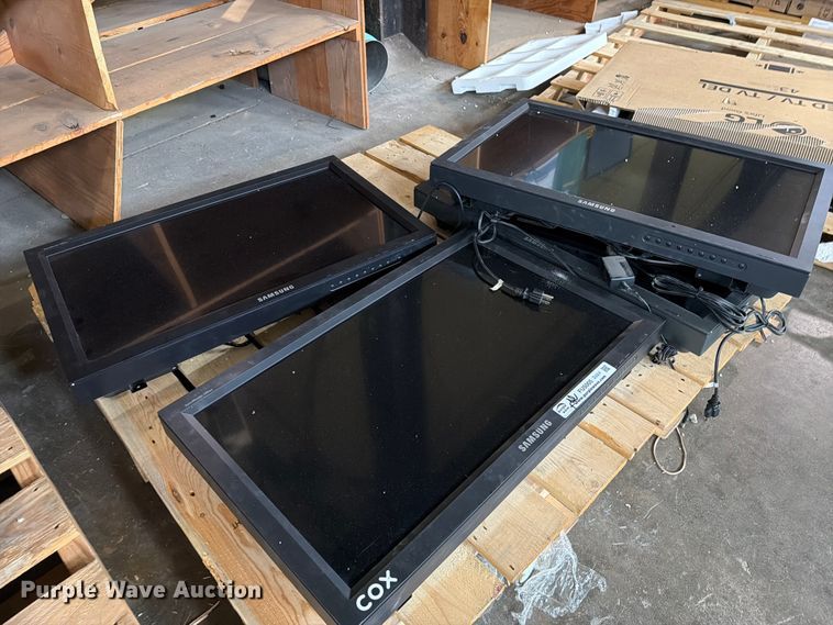 (5) Samsung Syncmaster 320 tv's