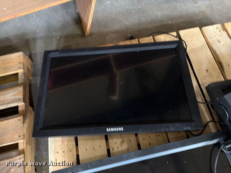 image for item FU5005 (5) Samsung Syncmaster 320 tv's