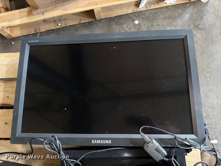 image for item FU5005 (5) Samsung Syncmaster 320 tv's
