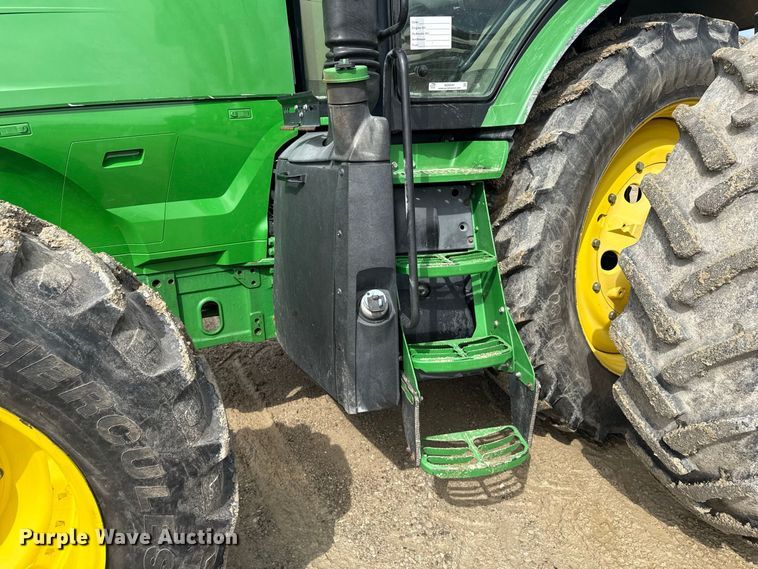 image for item ND9541 2015 John Deere 7210R MFWD tractor