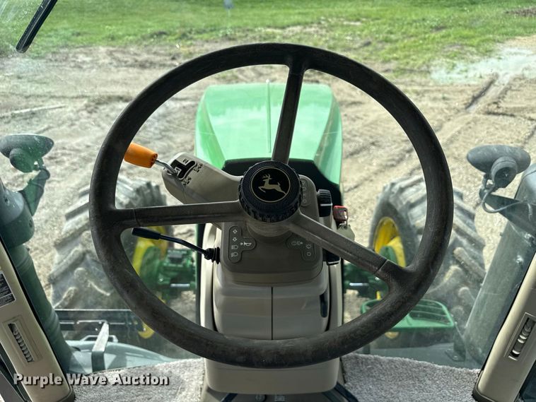 image for item ND9541 2015 John Deere 7210R MFWD tractor