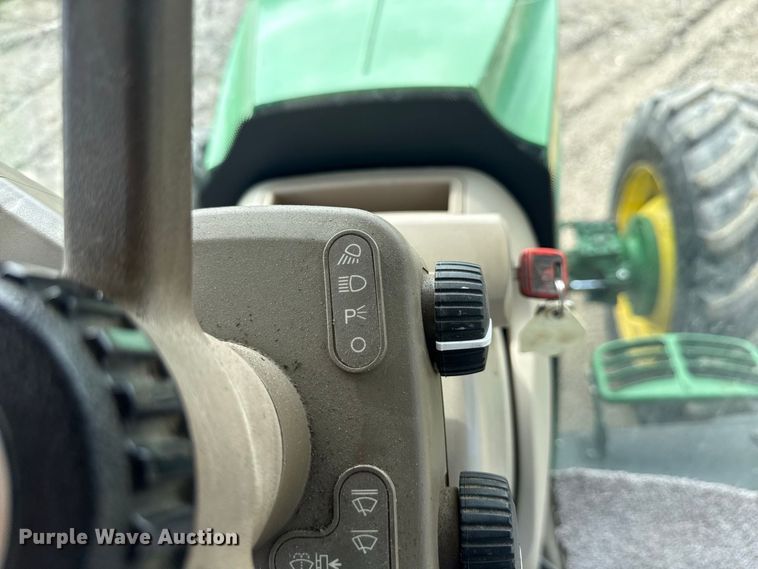 image for item ND9541 2015 John Deere 7210R MFWD tractor