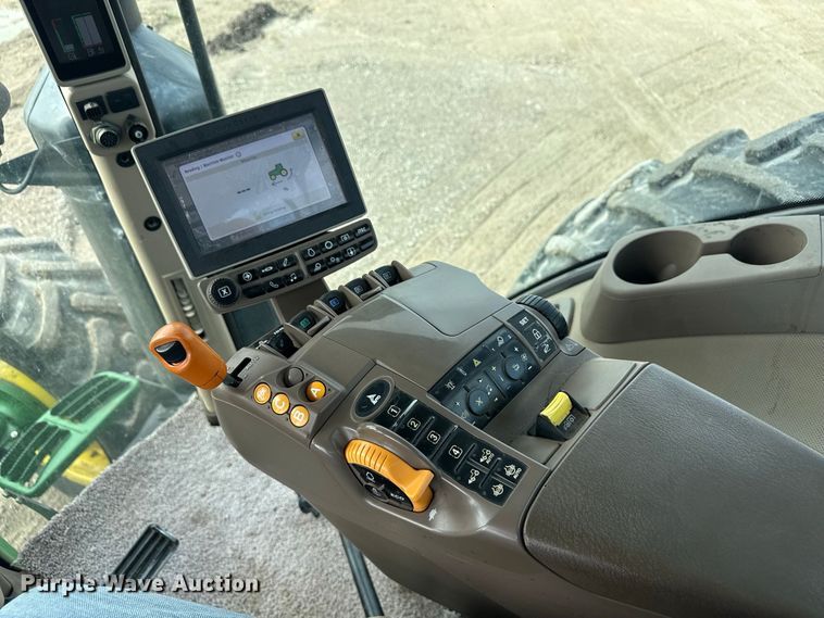 image for item ND9541 2015 John Deere 7210R MFWD tractor