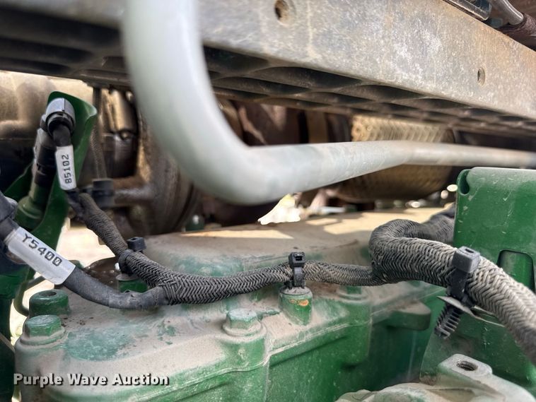 image for item ND9541 2015 John Deere 7210R MFWD tractor
