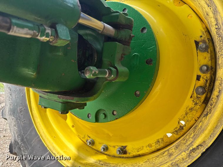 image for item ND9541 2015 John Deere 7210R MFWD tractor