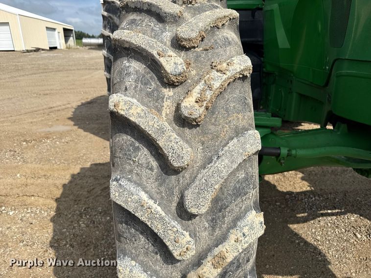 image for item ND9541 2015 John Deere 7210R MFWD tractor
