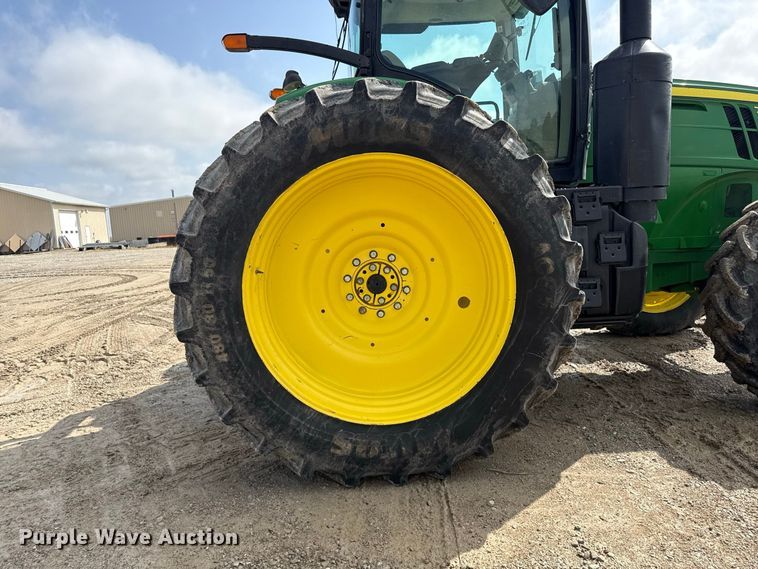 image for item ND9541 2015 John Deere 7210R MFWD tractor