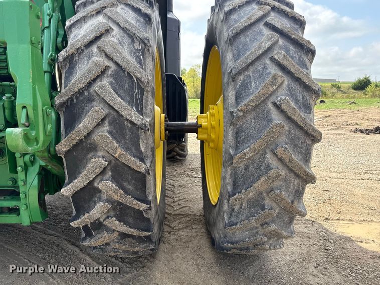 image for item ND9541 2015 John Deere 7210R MFWD tractor