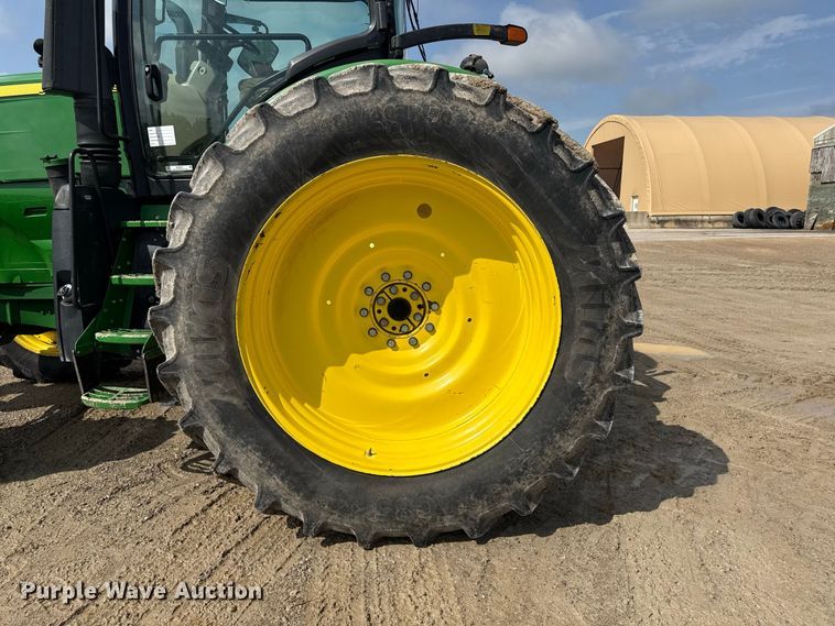 image for item ND9541 2015 John Deere 7210R MFWD tractor