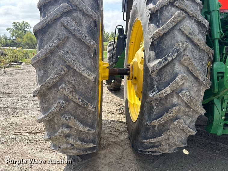 image for item ND9541 2015 John Deere 7210R MFWD tractor