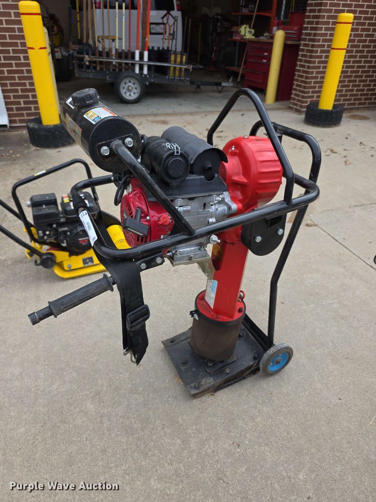 image for item NF9660 Tiger TGR80 plate compactor