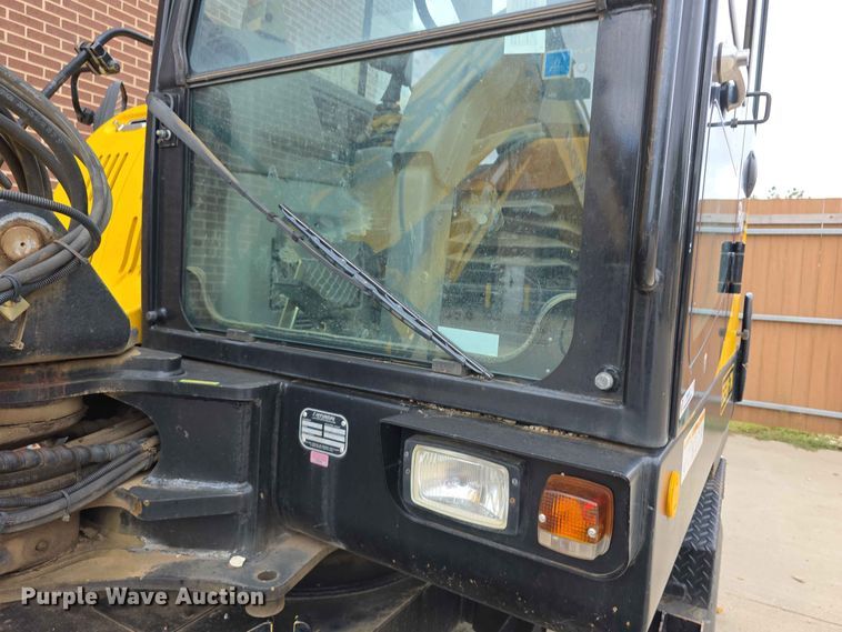 image for item NF9668 Hyundai ROBEX55W7A wheeled excavator