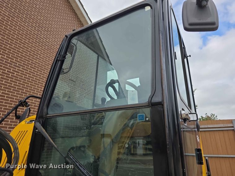 image for item NF9668 Hyundai ROBEX55W7A wheeled excavator