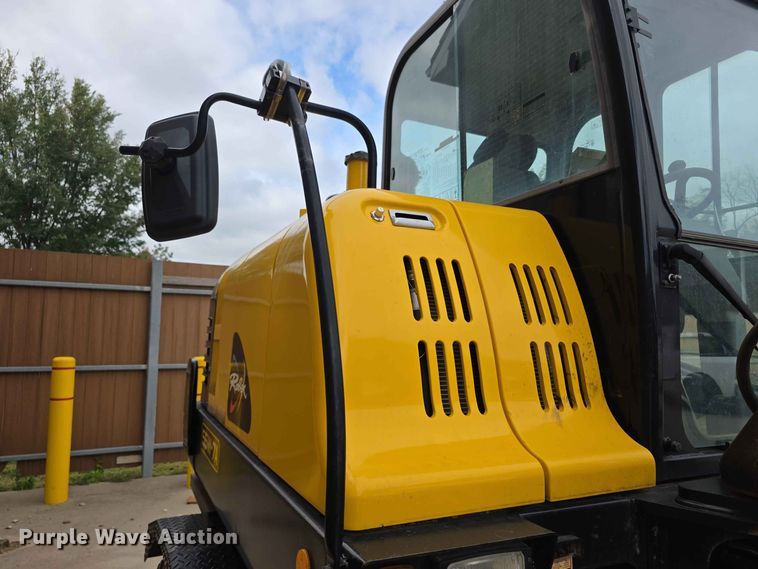 image for item NF9668 Hyundai ROBEX55W7A wheeled excavator