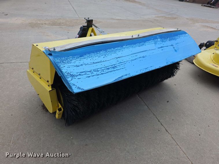 image for item NF9670 John Deere broom