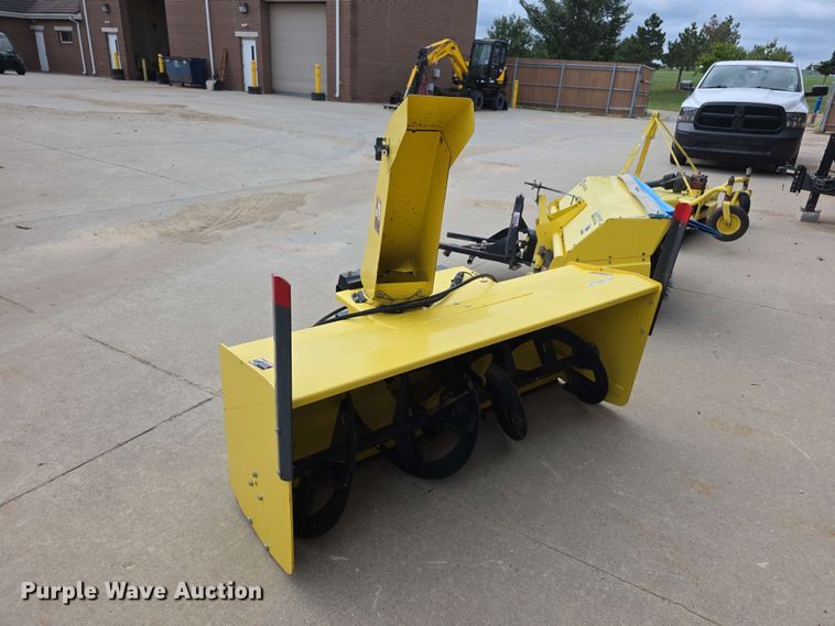 image for item NF9671 John Deere snow blower