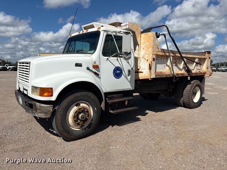 1997 International 4900 dump truck