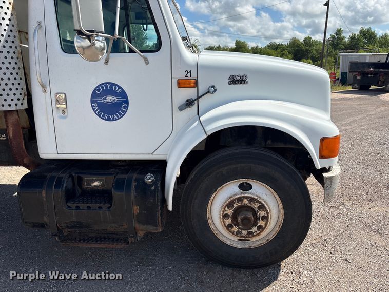 image for item NK9240 1997 International 4900 dump truck