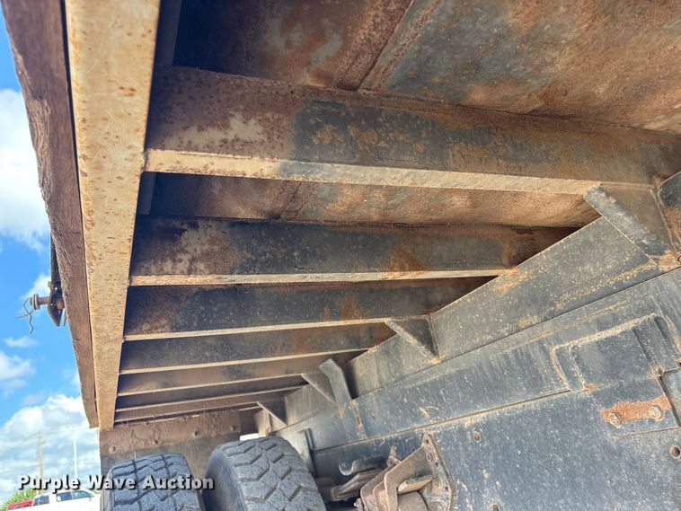 image for item NK9240 1997 International 4900 dump truck