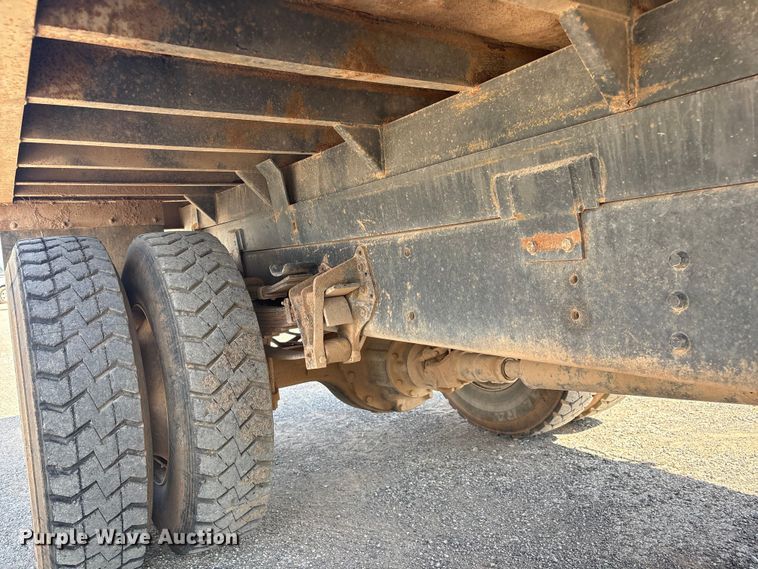 image for item NK9240 1997 International 4900 dump truck