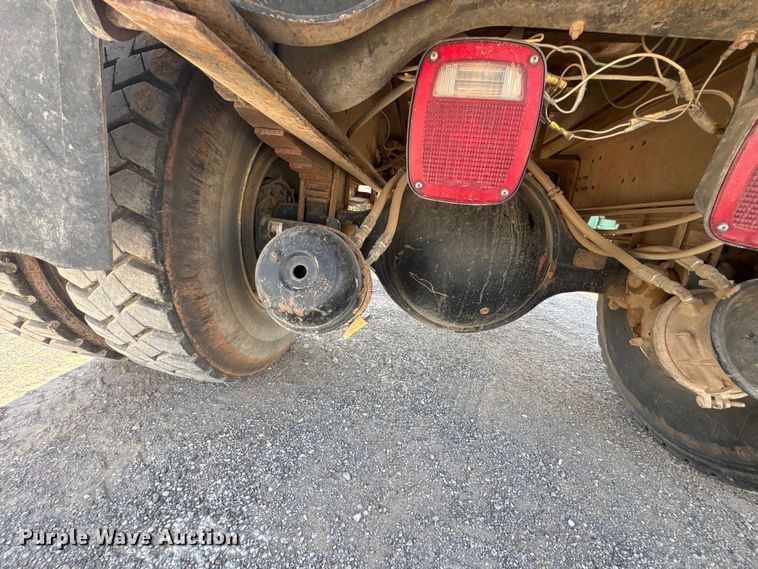 image for item NK9240 1997 International 4900 dump truck