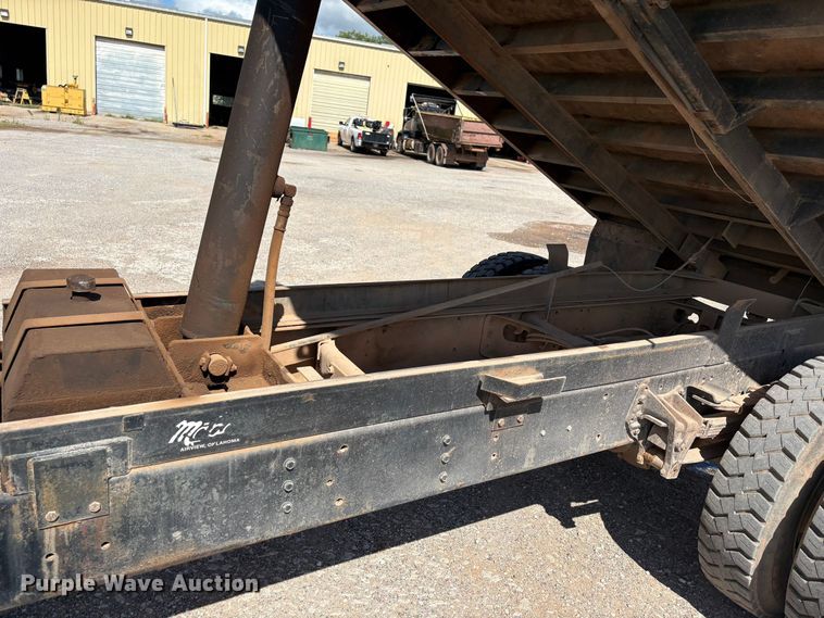 image for item NK9240 1997 International 4900 dump truck