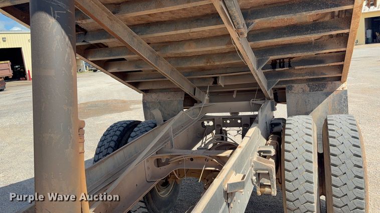image for item NK9240 1997 International 4900 dump truck