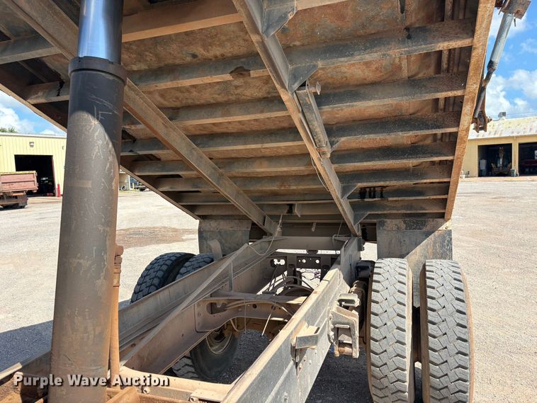 image for item NK9240 1997 International 4900 dump truck