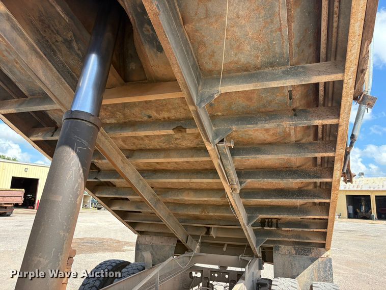 image for item NK9240 1997 International 4900 dump truck