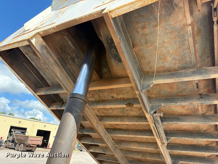 image for item NK9240 1997 International 4900 dump truck