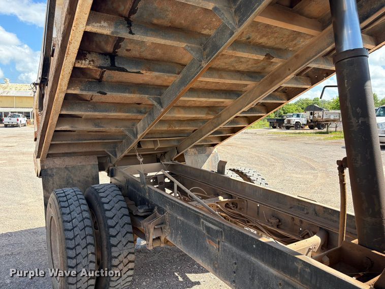image for item NK9240 1997 International 4900 dump truck
