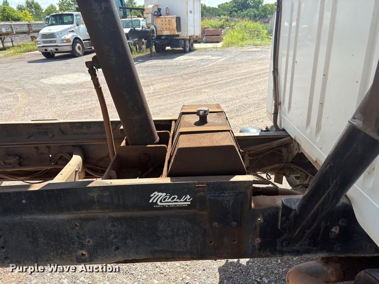 image for item NK9240 1997 International 4900 dump truck