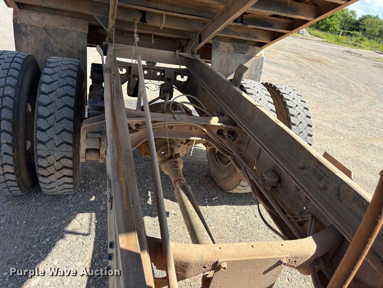 image for item NK9240 1997 International 4900 dump truck