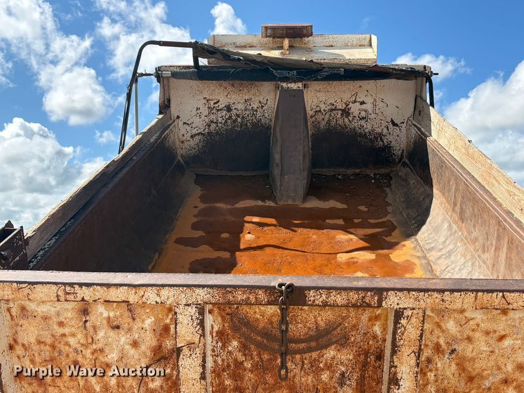 image for item NK9240 1997 International 4900 dump truck