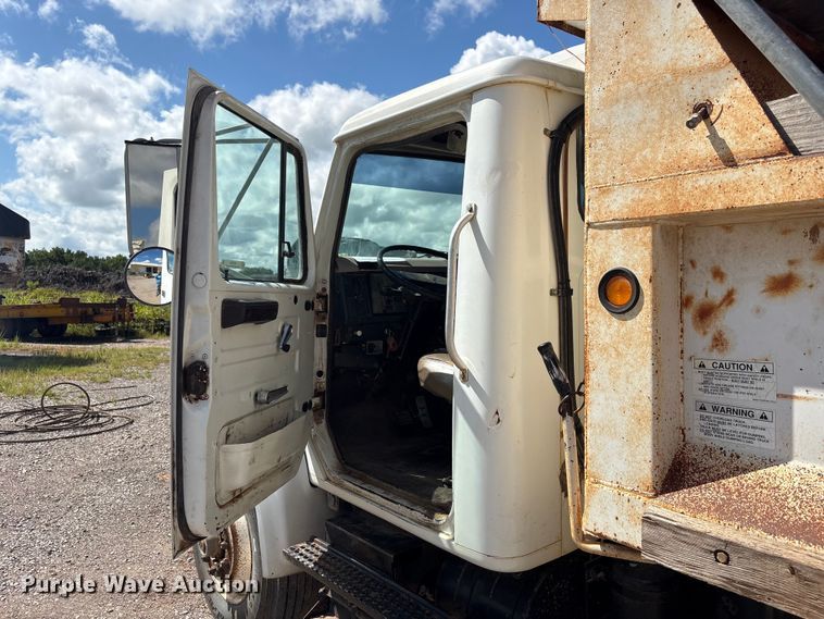 image for item NK9240 1997 International 4900 dump truck