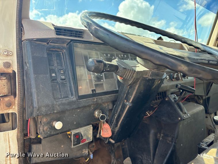 image for item NK9240 1997 International 4900 dump truck