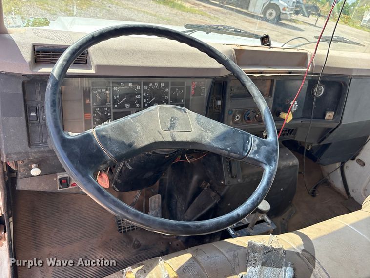 image for item NK9240 1997 International 4900 dump truck