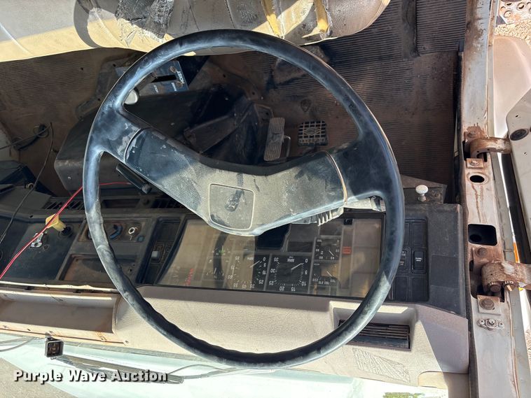 image for item NK9240 1997 International 4900 dump truck