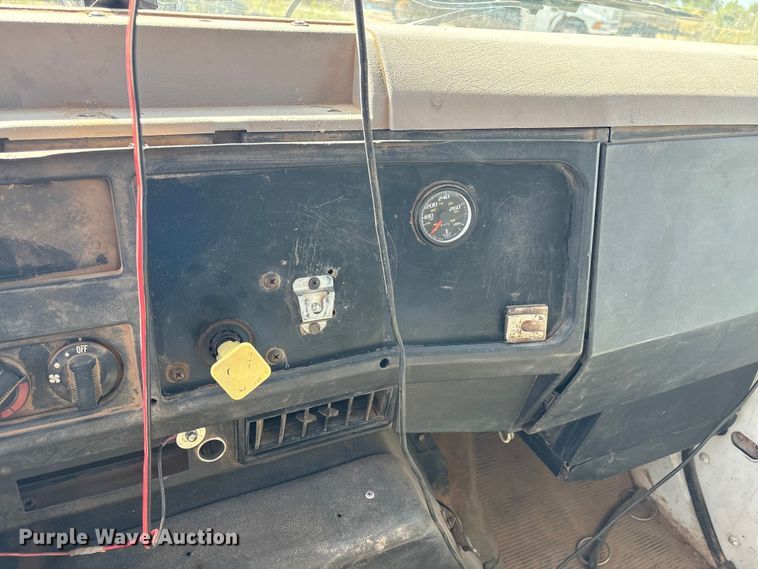 image for item NK9240 1997 International 4900 dump truck