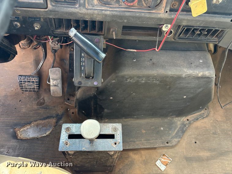 image for item NK9240 1997 International 4900 dump truck