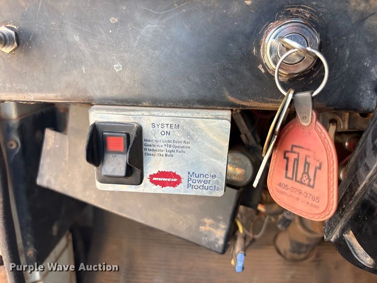image for item NK9240 1997 International 4900 dump truck
