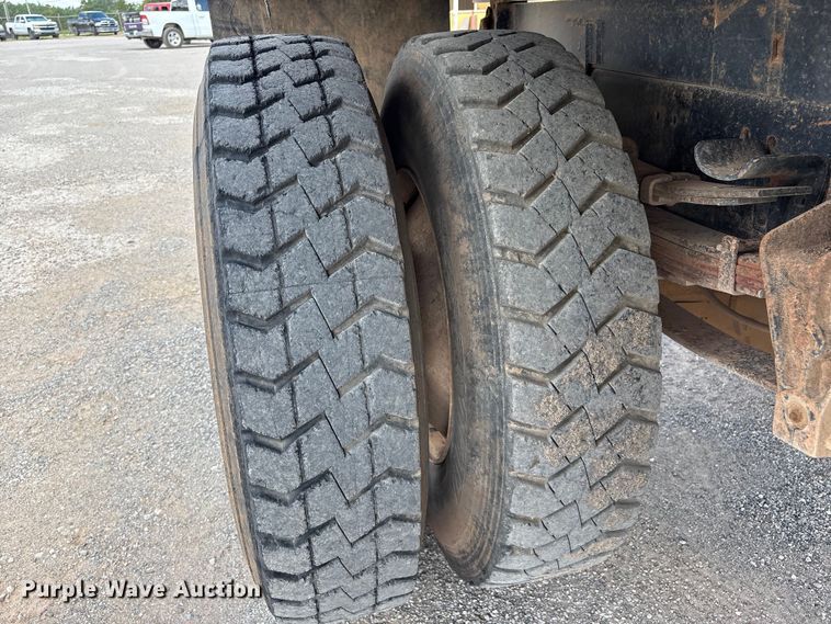 image for item NK9240 1997 International 4900 dump truck