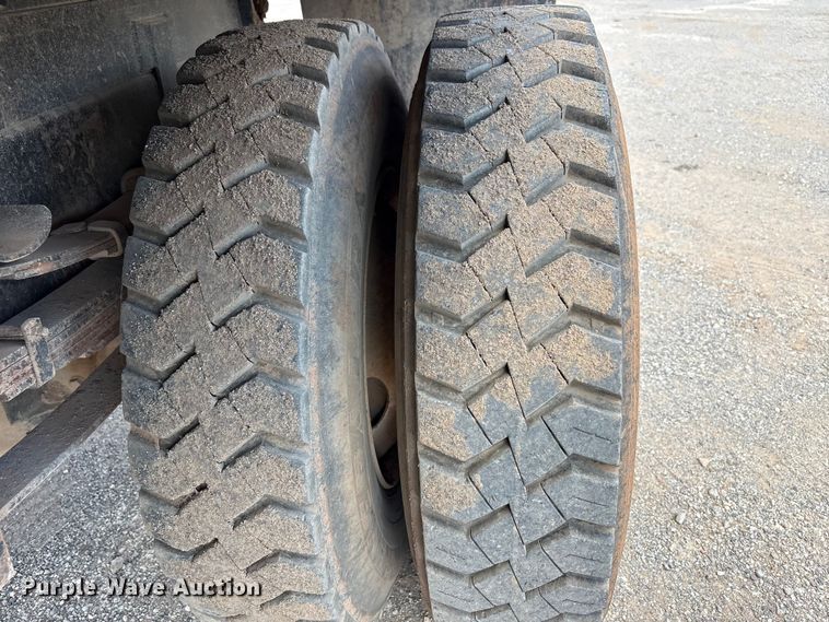 image for item NK9240 1997 International 4900 dump truck