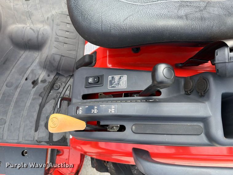 image for item DV7376 Kioti CS2520 MFWD tractor
