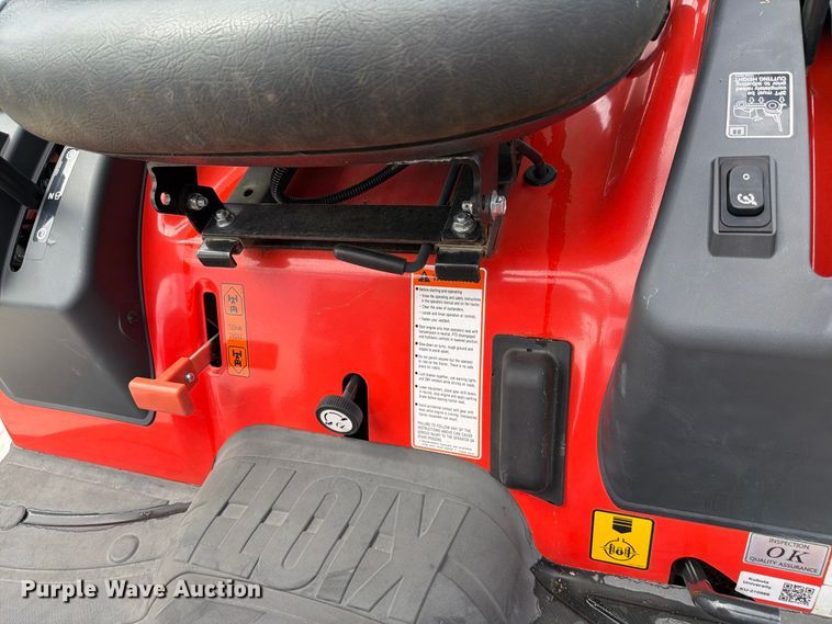 image for item DV7376 Kioti CS2520 MFWD tractor