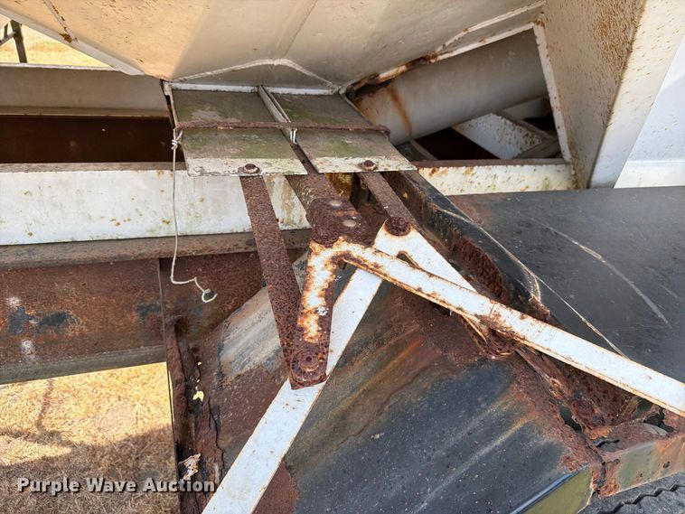 image for item DV8602 1984 Strick Corp Trailers feed delivery trailer